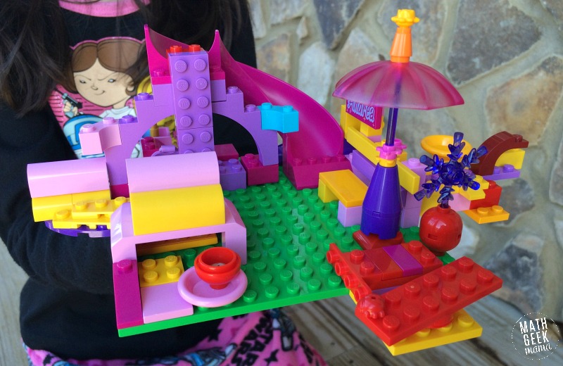 Looking for a fun and engagin STEM challenge for your 100th day of school? This post includes 2 different FREE 100th day of school STEM activities which can be used or adapted for grades K-6. Kids will love the challenge and exploring the math behind the design!