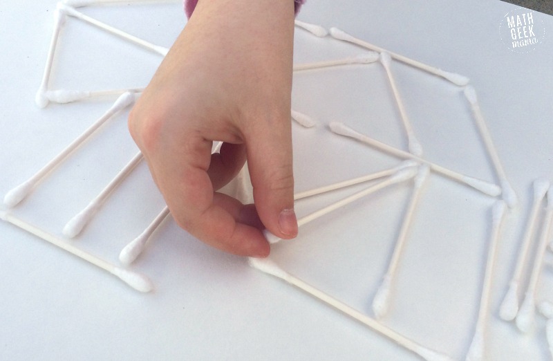 This looks so fun, and there are so many great ideas about how to use this super cheap math manipulative to learn all kinds of math concepts! Math with Q-Tips is so easy and versatile!