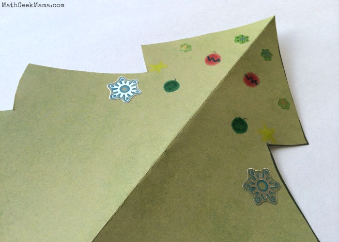 This simple Christmas craft for kids is a great way to have fun and learn math at the same time! It's simple to put together and uses things you already have on hand! 