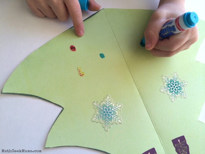 This simple Christmas craft for kids is a great way to have fun and learn math at the same time! It's simple to put together and uses things you already have on hand! 
